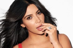 Kim Kardashian bu kez bebeğinin plasentasını yedi