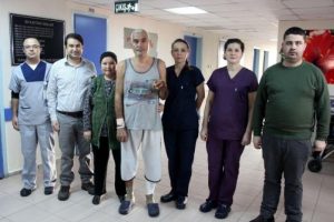 Kopan eli ilk kez yapılan ameliyatla yerine dikildi