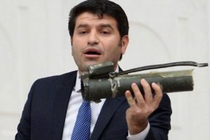 Meclis k&uuml;rs&uuml;s&uuml;ne bazuka ile &ccedil;ıktı