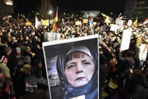 Avrupa'dan T&uuml;rkiye'ye m&uuml;lteci &ouml;vg&uuml;s&uuml;