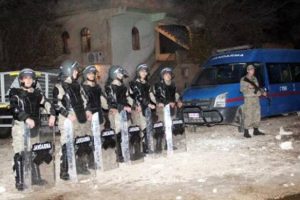 Şanlıurfa'da arazi kavgası: 10 yaralı, 12 g&ouml;zaltı
