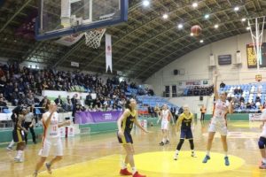 Uzatmalarda galip geldi adını son 16'ya yazdırdı