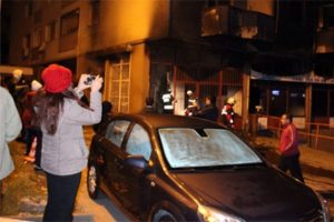 Zonguldak'ta yangın mahalleliyi sokağa d&ouml;kt&uuml;!