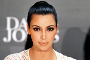 Kim Kardashian bebeğinin plasentasını yiyor...