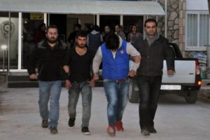 22 ka&ccedil;ak ile 2 organizat&ouml;r&uuml; Sahil G&uuml;venlik kurtardı