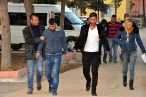 Adana'da sosyal medyada tanıştıkları kıza tecav&uuml;z iddiası