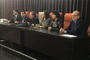 Hatip Dicle: Devlet &uuml;&ccedil; konu y&uuml;z&uuml;nden masadan kalktı