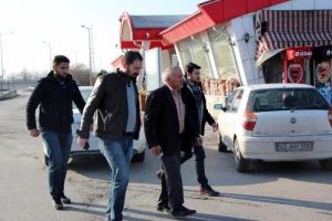Otob&uuml;s mola verdi, dolandırılmaktan kurtuldu