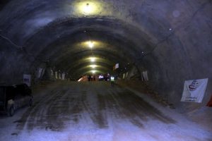 Yeni İstanbul Bursa Otobanı'nda t&uuml;nelde ışık g&ouml;r&uuml;nd&uuml;