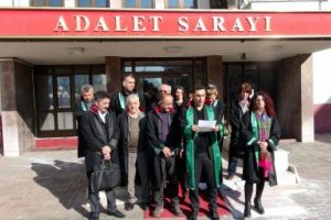 "Sokağa &ccedil;ıkma yasağının hukuki dayanağı yok"