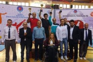 Bursa Yıldırımlı taekwondocular madalyaları topladı