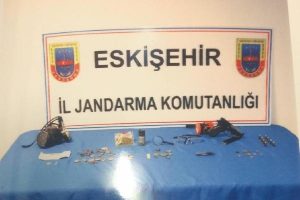 Jandarmanın uyuşturucu ve tarihi eser operasyonu: 3 g&ouml;zaltı