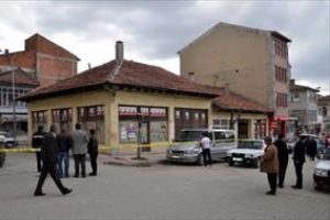 Eşinin sevgilisini &ouml;ld&uuml;ren şahsa 16 yıl hapis