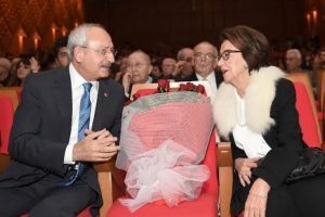 Kılı&ccedil;daroğlu, "İsmet İn&ouml;n&uuml;'y&uuml; anma konseri"ne katıldı