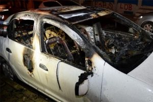 İstanbul'da 7 ara&ccedil; kundakladı