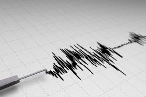 İzmir'de 4 b&uuml;y&uuml;kl&uuml;ğ&uuml;nde deprem