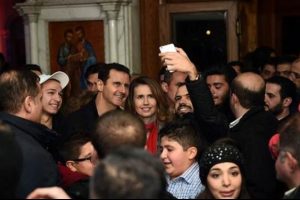 Esad &ccedil;ifti kiliseye gitti