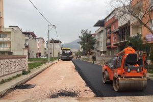 Bursa G&uuml;rsu'da yollara 73 bin ton asfalt d&ouml;k&uuml;ld&uuml;