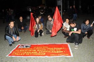 Polise 'k&uuml;fredince' g&ouml;zaltına alındılar