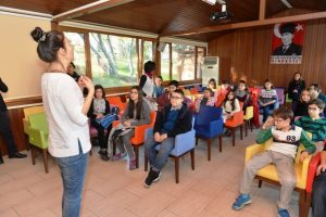 Bursa'da filozof &ccedil;ocuklar, yaradılış, insan ve &ouml;zg&uuml;rl&uuml;ğ&uuml; masaya yatırdı