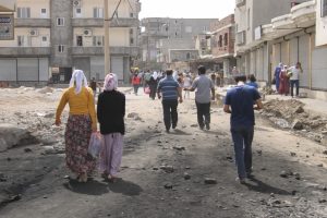 Silahlarını bırakıp ka&ccedil;maya başladılar iddiası...
