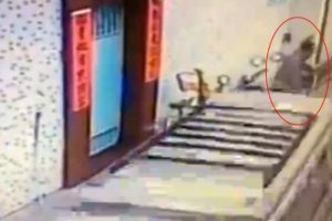 &Ccedil;in'de cip talihsiz adamı b&ouml;yle ezdi