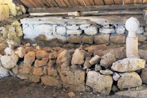 Karamanoğlu Beyi Nure Sofi'nin mezarı virane halde