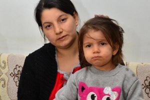 Karnında &ouml;len bebeği i&ccedil;in doktora 'ihmal' su&ccedil;laması