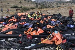 'Umuda yolculuğa' jetski ve yatla &ccedil;ıkan da var