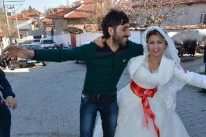 Evlendiği Suriyeli kadın uyutup, altınlarla ka&ccedil;tı