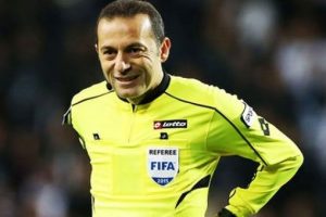 Yılın hakemi C&uuml;neyt &Ccedil;akır oldu