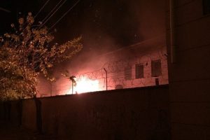 Diyarbakır'da PKK'lılar okul yaktı