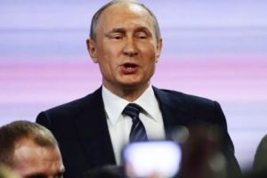 Vladimir Putin 2 yıl daha garantiye aldı