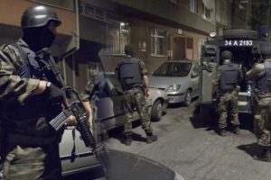 İstanbul'da &ccedil;atışma! 2 kadın ter&ouml;rist etkisiz hale getirildi!