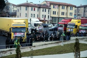 Bursa İHH'dan Bayırbucak T&uuml;rkmenlerine yardım
