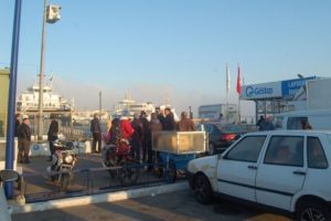 &Ccedil;anakkale'de sebze ve meyveler iskelede kaldı