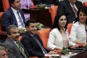 HDP'li vekillere 'Meclis'ten &ccedil;ekilin' talimatı