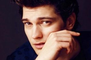 Kıvan&ccedil; Tatlıtuğ ve &Ccedil;ağatay Ulusoy şarkı s&ouml;yledi...