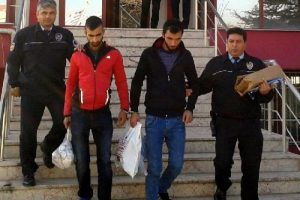 Eve girmeye &ccedil;alışırken yakalandılar