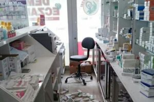 "Eczaneler can pazarının ortasında hizmet veremiyor"