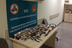 İzmir'de valizden 100 bin liralık ka&ccedil;ak saat &ccedil;ıktı