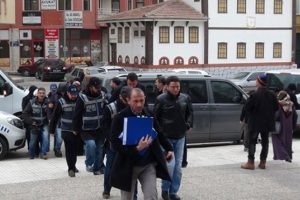 Estetik operasyonu: 4'&uuml; doktor 7 g&ouml;zaltı