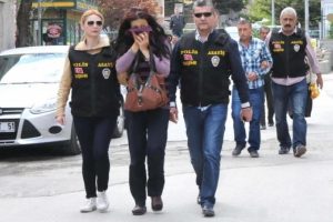 Tuvalette doğurduğu bebeğini araziye atan anne: Bebeği bı&ccedil;aklamadım