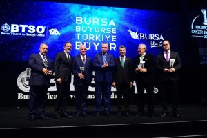 Bursa'da ekonominin kahramanları &ouml;d&uuml;llendirildi
