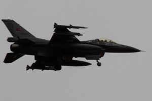 Sınırda 12 F-16'yla devriye u&ccedil;uşu
