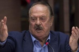 Cavcav, anlaştığı hocayı birka&ccedil; saat sonra kovdu!