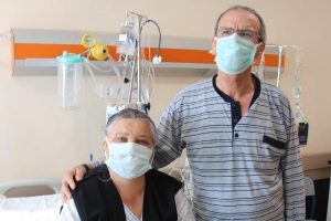 Eşinin b&ouml;breğiyle hayata tutundu