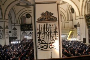 Bursa'da Mevlit Kandili'nde camiler doldu taştı