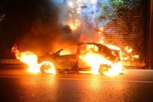 D-100 Karayolu'nda bir otomobil alev topuna d&ouml;nd&uuml;