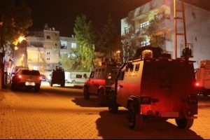 İzinsiz g&ouml;steride polise ateş a&ccedil;ıldı